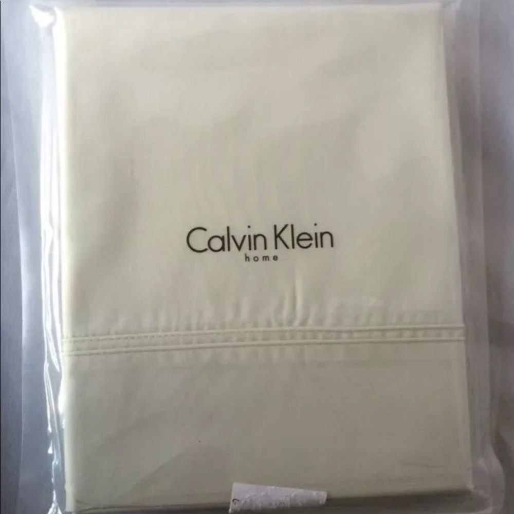 Calvin Klein Double Row Cord limestone pillowcases
